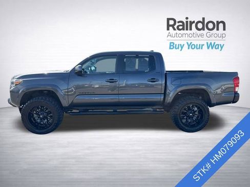 Used 2017 Toyota Tacoma SR5 w/ Tow Package image 4
