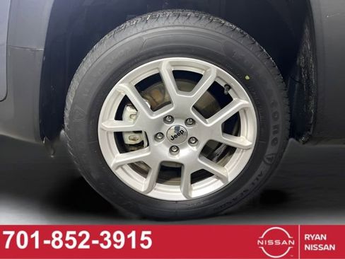 Used 2022 Jeep Renegade Latitude w/ Convenience Group image 14