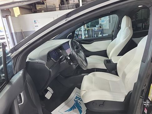 Used 2018 Tesla Model X P100D image 8