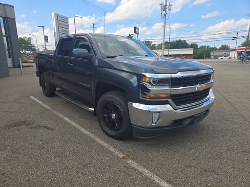 Used 2017 Chevrolet Silverado 1500 LT w/ All Star Edition AWD/4WD image 3