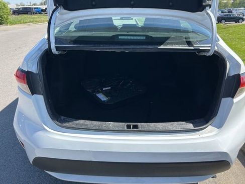 Used 2022 Toyota Corolla LE FWD image 11
