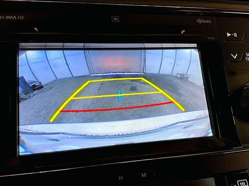 Used 2016 Toyota Avalon Limited image 20