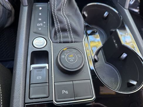 Used 2021 Volkswagen Atlas Cross Sport SEL image 53