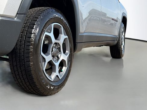 Used 2022 Jeep Compass Trailhawk w/ Sun and Sound Group AWD/4WD image 16