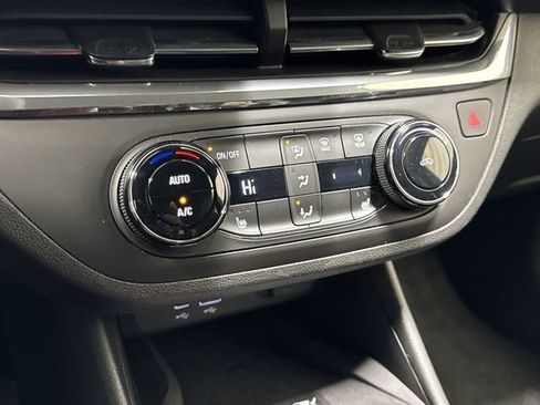 Certified 2024 Buick Envista Preferred w/ Convenience I Package image 19