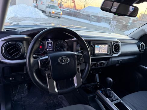 Used 2018 Toyota Tacoma SR5 image 22