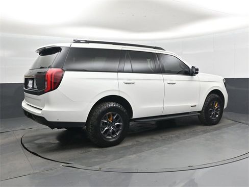 Used 2025 Ford Expedition Tremor image 4