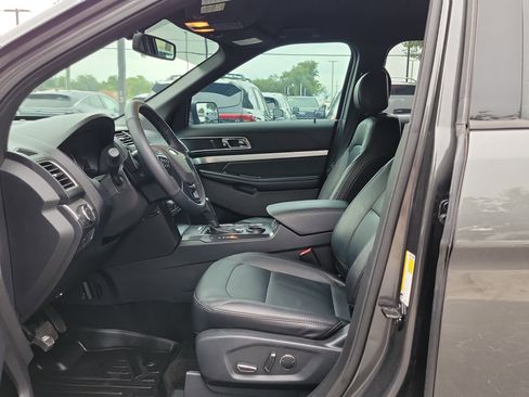 Used 2017 Ford Explorer XLT w/ Equipment Group 202A FWD image 19