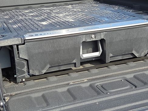 Used 2024 Jeep Gladiator Rubicon w/ Technology Group image 8