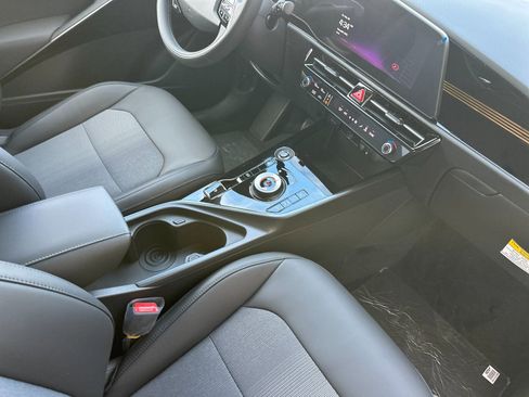 New 2026 Kia Niro Wind FWD image 16