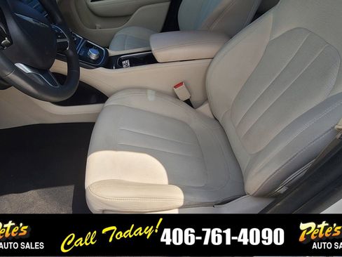 Used 2016 Chrysler 200 Limited image 18