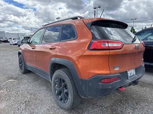 Used 2015 Jeep Cherokee Trailhawk w/ Leather Interior Group AWD/4WD image 8
