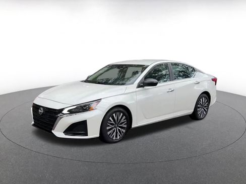 Used 2025 Nissan Altima 2.5 SV image 7