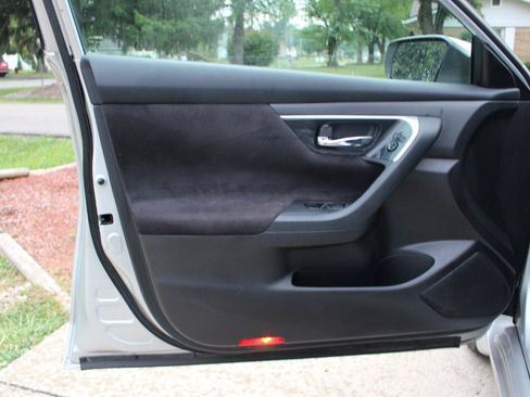 Used 2013 Nissan Altima 2.5 SV FWD image 11