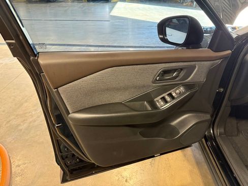 Used 2023 Nissan Rogue S image 13