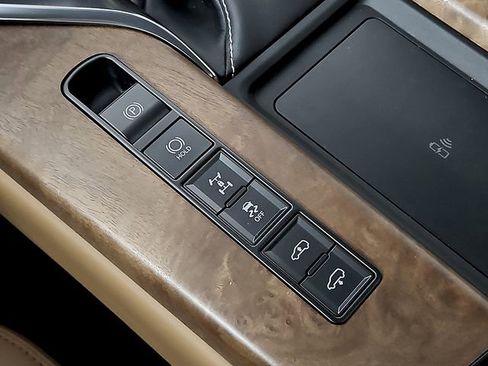 Used 2025 Lexus LX 600 4WD w/ Luxury Package image 31