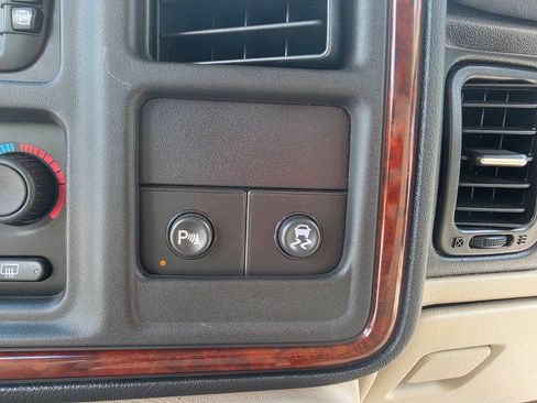 Used 2004 Cadillac Escalade ESV Platinum AWD/4WD image 45