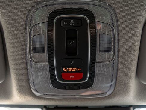 New 2025 Hyundai Elantra Limited image 17