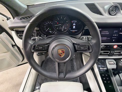 Certified 2026 Porsche Macan AWD/4WD image 39