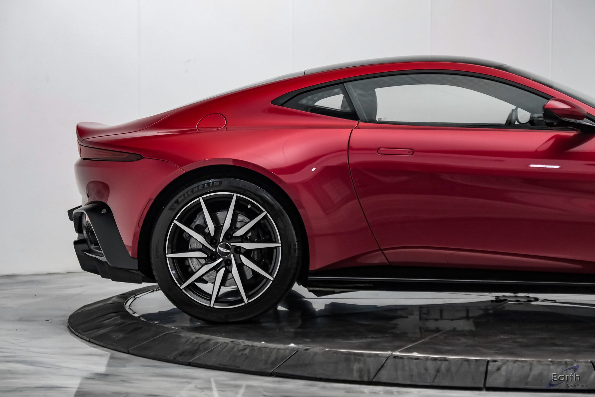 Used 2019 Aston Martin V8 Vantage Coupe RWD image 26