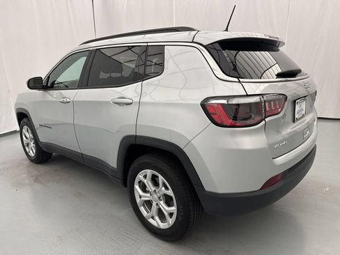Used 2024 Jeep Compass Latitude AWD/4WD image 5