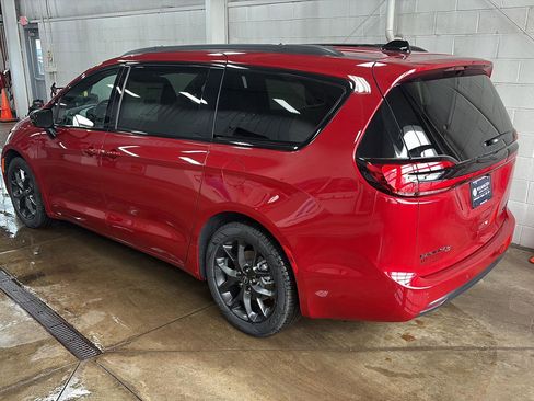 New 2026 Chrysler Pacifica Limited w/ S Appearance Package image 34