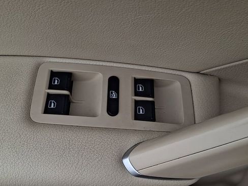 Used 2018 Volkswagen Passat 2.0T SE image 25