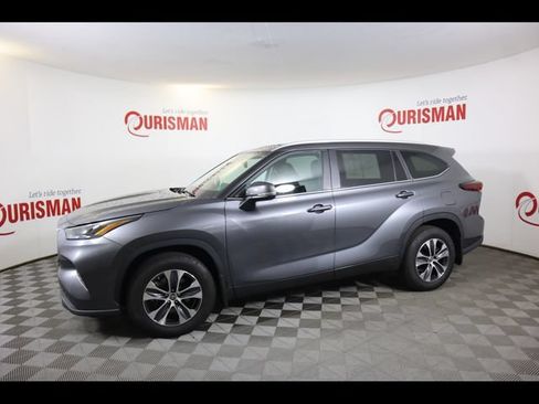 Used 2024 Toyota Highlander XLE AWD/4WD image 11