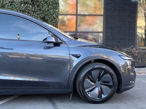 Used 2026 Tesla Model Y 2WD image 23