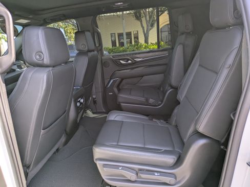 Used 2024 GMC Yukon XL Denali AWD/4WD image 13