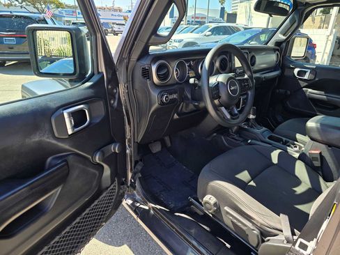 Used 2018 Jeep Wrangler Sport AWD/4WD image 14