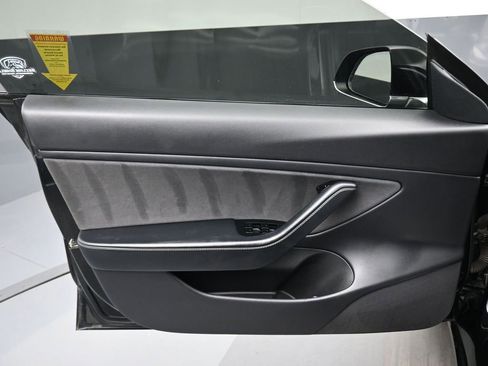 Used 2019 Tesla Model 3 Performance image 9