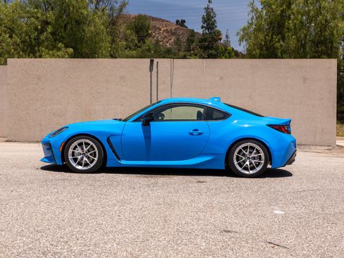 Used 2024 Toyota GR86 RWD image 8