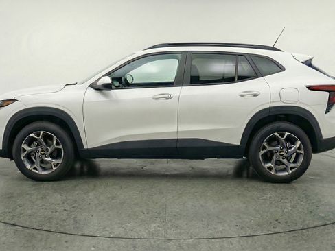 Used 2025 Chevrolet Trax LT w/ LT Convenience Package FWD image 5