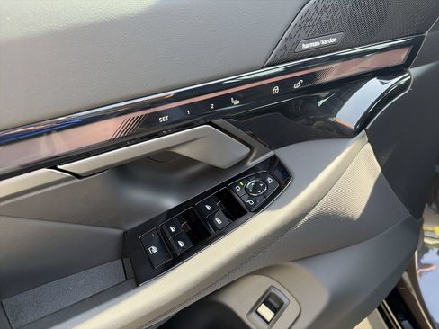 Used 2027 BMW 530i w/ M Sport Package RWD image 19