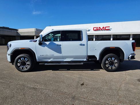 New 2026 GMC Sierra 2500 Denali w/ Denali Reserve Package image 2