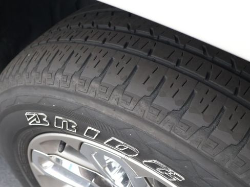 Used 2022 RAM 1500 Laramie AWD/4WD image 9