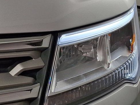 Used 2018 Ford Explorer XLT FWD image 12