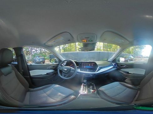 Used 2025 Chevrolet Trax LT FWD image 40