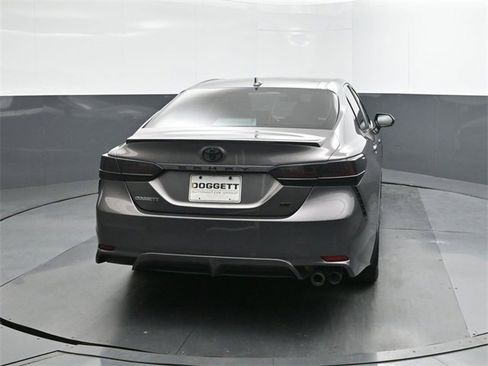 Used 2022 Toyota Camry SE image 8