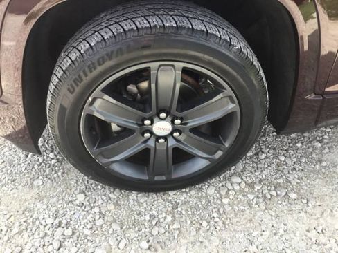 Used 2017 GMC Acadia Denali w/ Technology Package FWD image 9