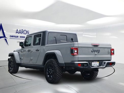 Used 2021 Jeep Gladiator Sport AWD/4WD image 2