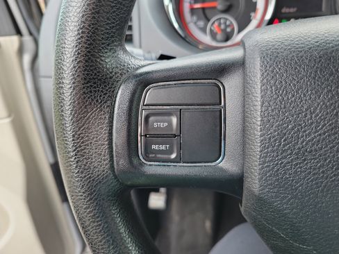 Used 2013 Dodge Grand Caravan SE image 13