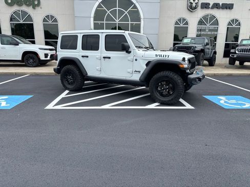 Used 2024 Jeep Wrangler Unlimited AWD/4WD image 2