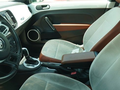 Used 2016 Volkswagen Beetle 1.8T Classic FWD image 7