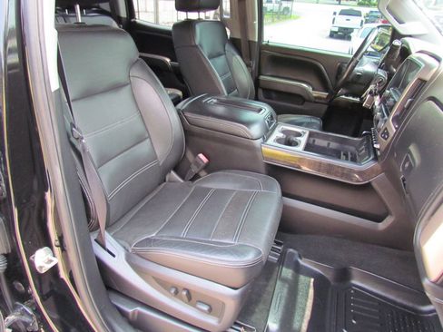 Used 2015 GMC Sierra 2500 Denali w/ Duramax Plus Package AWD/4WD image 17