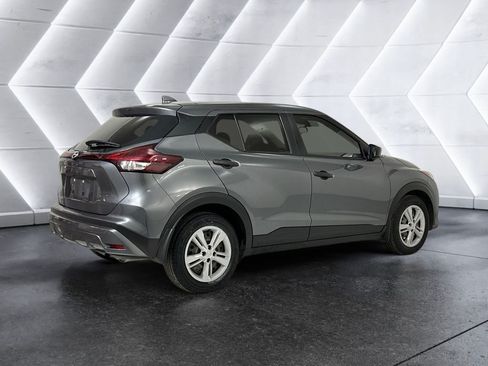 Used 2022 Nissan Kicks S FWD image 4