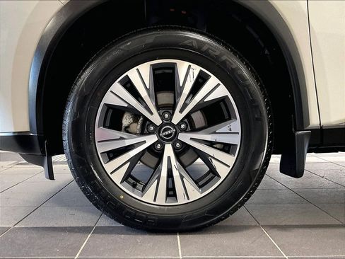 Used 2023 Nissan Rogue SV AWD/4WD image 7