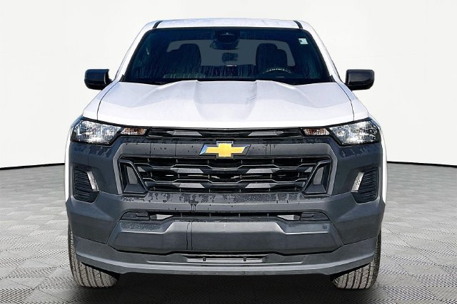 Used 2024 Chevrolet Colorado W/T RWD image 2