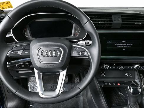 Certified 2025 Audi Q3 2.0T Premium image 9